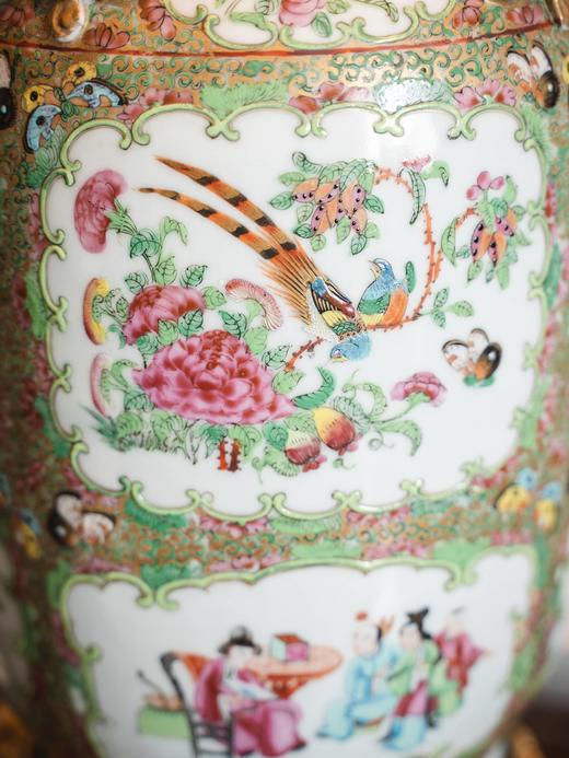 独角鹿西洋古董19世纪中国外销出品广彩庭院仕女图配铜鎏金底座螭龙狮首耳瓷瓶台灯 商品图7