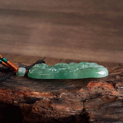 【天然正品】A货翡翠天然收藏级细腻冰种飘蓝花御龙菩萨（镇邪纳福）平安无事牌翡翠吊坠项链 66.1*43.7*10.3MM（皆取最大值）270226NJS09 商品图9