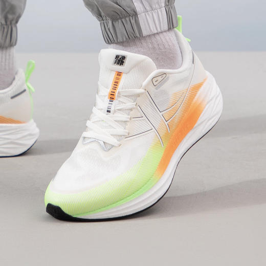 特步 騛速5.0系列 男款 跑步鞋 商品图1