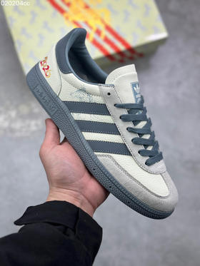 春季特惠💰420 马年限定 # AD Samba 2026 德训鞋
每个条纹嵌入马纹暗纹