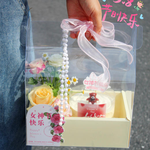 【38女神节蛋糕】4寸鲜花蛋糕礼盒 商品图0