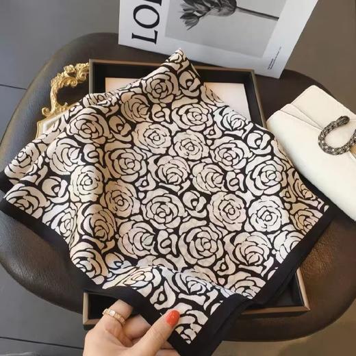 3F勃戈俏尔雅蚕丝方巾 商品图0