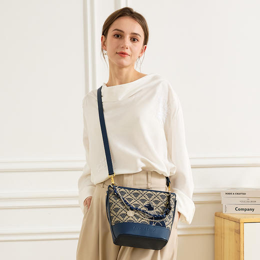 大英博物馆 盖亚·安德森猫系列 莲花纹提花水桶包手提斜挎包 商品图1