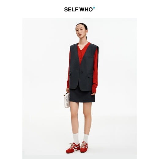 SELFWHO绵羊毛混纺经典V领无袖马甲女2026春季新款一粒扣宽松马夹 商品图4