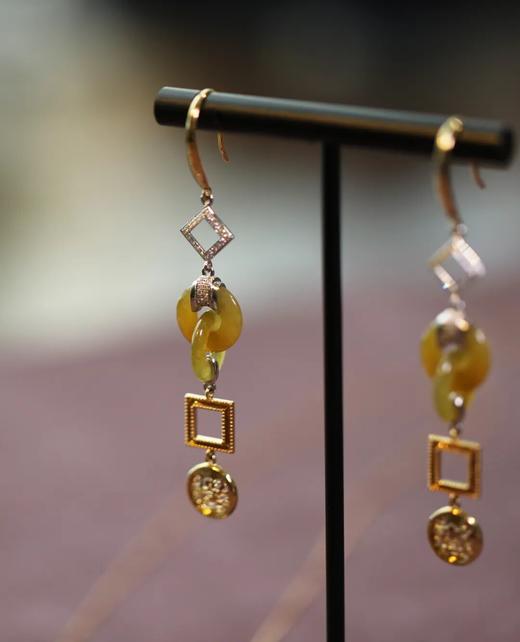 白玉璜项链与秋香色舍得 商品图2