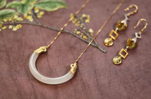 白玉璜项链与秋香色舍得 商品图3