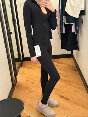 点此购买 Lululemon露露春秋季女士运动高腰臀标紧身植绒波点裤 ggd 341562