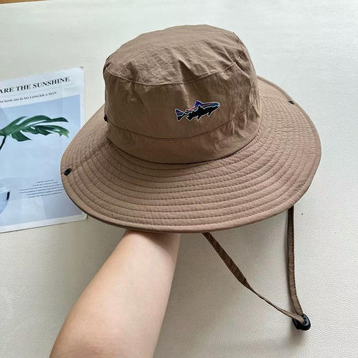 原单正品巴塔渔夫帽！代购200➕，六色可选

颜色：黑色，灰色，米白，驼色，卡其，军绿

尺寸：帽檐8公分，头围56一59

代购200➕ 商品图11