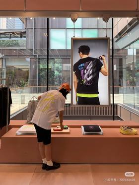 一店d 𝐎𝐧 𝐆𝐫𝐚𝐩𝐡𝐢𝐜两大系列情侣短袖 面料舒适体感轻盈 跑步爱好者们Z爱的本命神tee