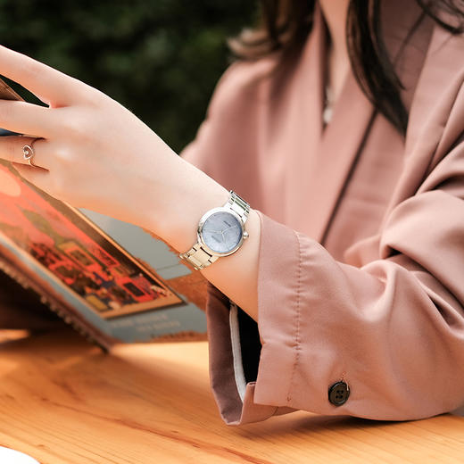 西铁城日本官方正品天然贝母表盘时尚光动能女表EM0910-80D 商品图6