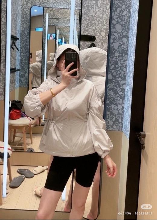 一店d 来来来‼️‼️今天先秒这个
绝版𝐂𝐢𝐧𝐜𝐡-𝐖𝐚𝐢𝐬𝐭廓形外套 今天搞爆炸福利 轻盈版收腰风衣夹克
独特的收腰剪裁轻松勾勒曼妙曲线 而且“泡泡袖”的设计还有点在逃公主 商品图9