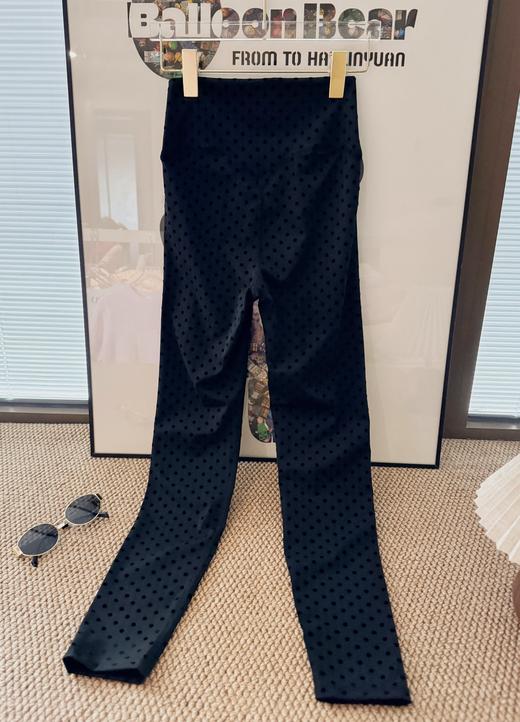 点此购买 Lululemon露露春秋季女士运动高腰臀标紧身植绒波点裤 ggd 341562 商品图10
