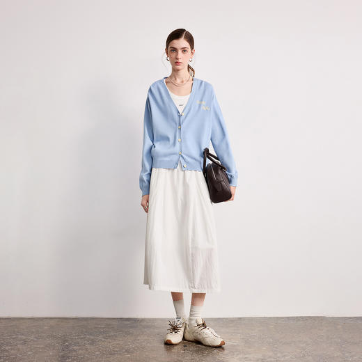 初语软糯包芯纱针织衫女2026新款V领立体字母刺绣开衫上衣 商品图2