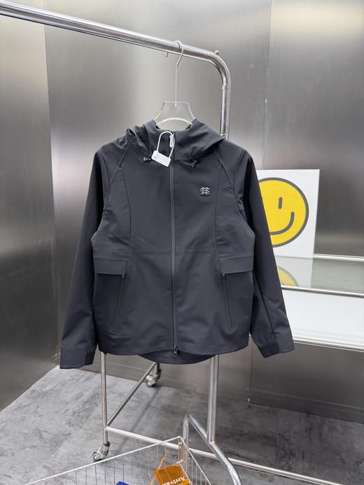 点此购买 可隆风脊石墨烯男女款防泼水防风软壳夹克外套 ss 341532 商品图1