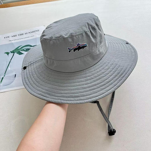 原单正品巴塔渔夫帽！代购200➕，六色可选

颜色：黑色，灰色，米白，驼色，卡其，军绿

尺寸：帽檐8公分，头围56一59

代购200➕ 商品图7