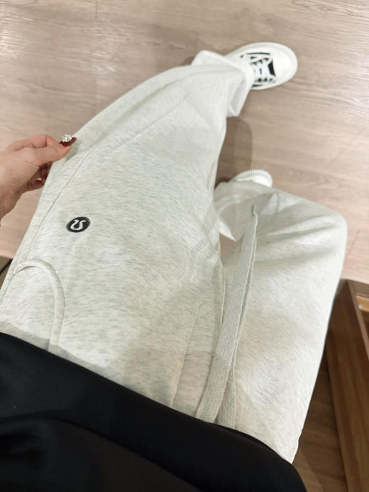 春夏纯棉卫裤Lulu松紧腰小坠子弯刀裤 商品图3