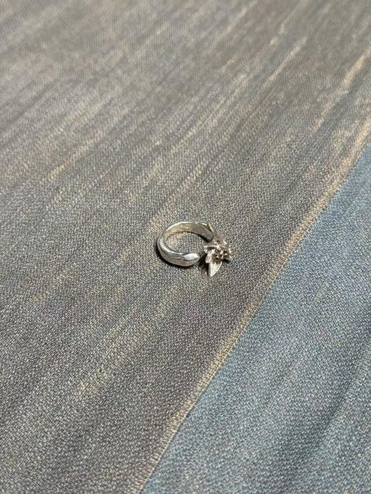 Rosa Maria 26SS CARYSSA 香槟色原矿钻小号/大号夹竹桃手工银戒 商品图4