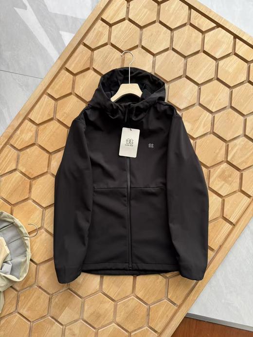 点此购买 可隆春秋季男女款防泼水户外休闲防风徒步外套 LL 341480 商品图3