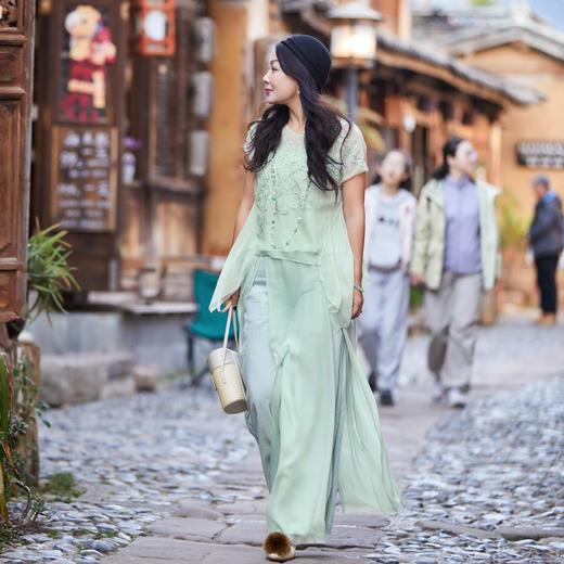 【林栖设计小店】拥花入怀|百搭多色优雅盘绳绣2026夏新款真丝衫两件套1962153 商品图3