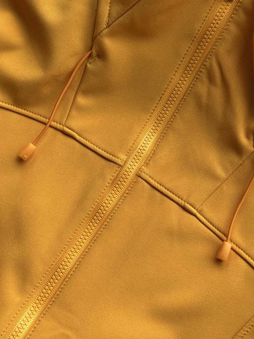 点此购买 凯乐石M8IC-MAX女士防风防泼水保暖户外登山连帽软壳外套 kad 341467 商品图12