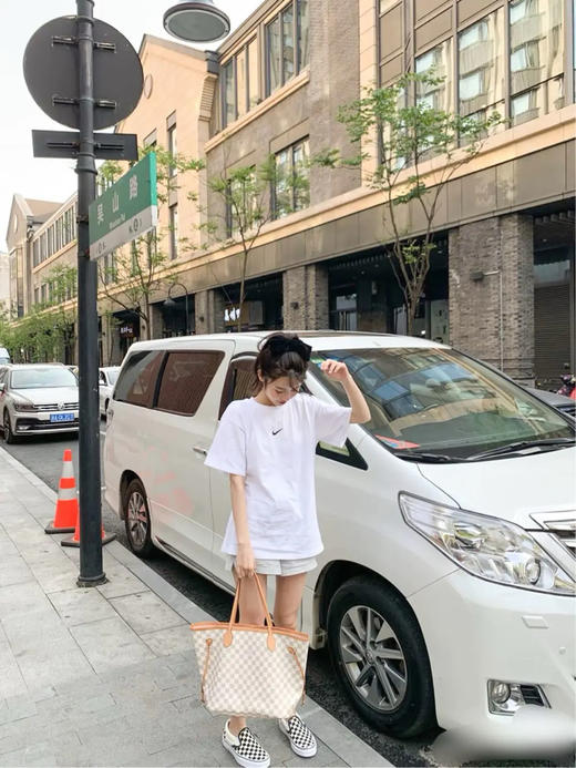 LV 中号 nf 白棋盘格 粉内里 购物袋 商品图3