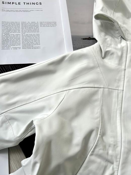 点此购买 Lulu春秋季女士背部抽绳收腰内里防风防雨软壳雨衣夹克 zc 341535 商品图14