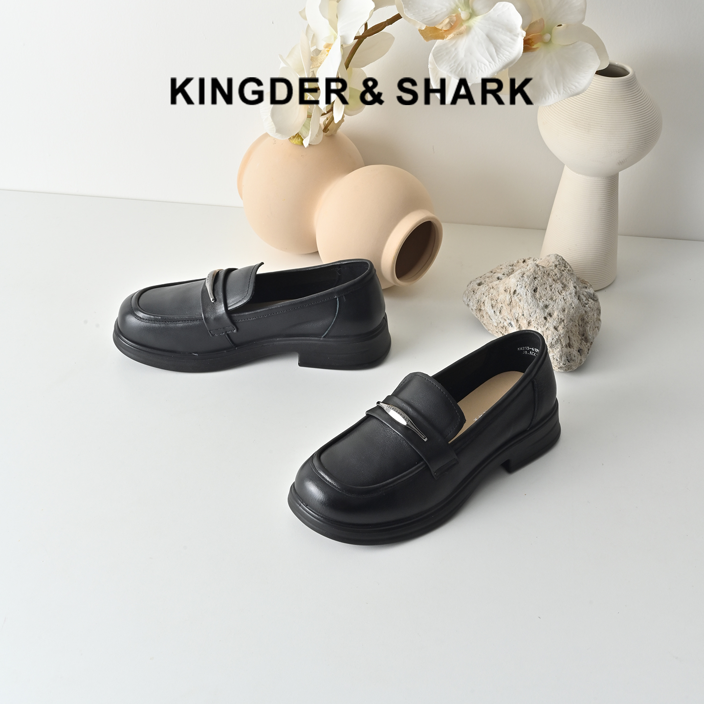 经典鲨2026年春季专柜新品牛皮革黑色圆头舒适浅口乐福鞋女KW233-617011
