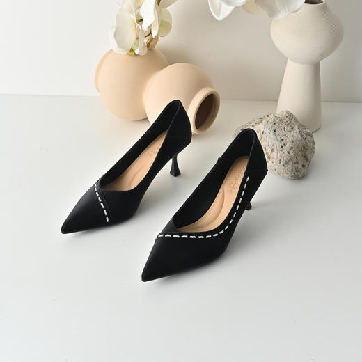 经典鲨2026年春专柜新品6cm气质尖头高细跟水钻高跟鞋单鞋女KW127-617011 商品图2