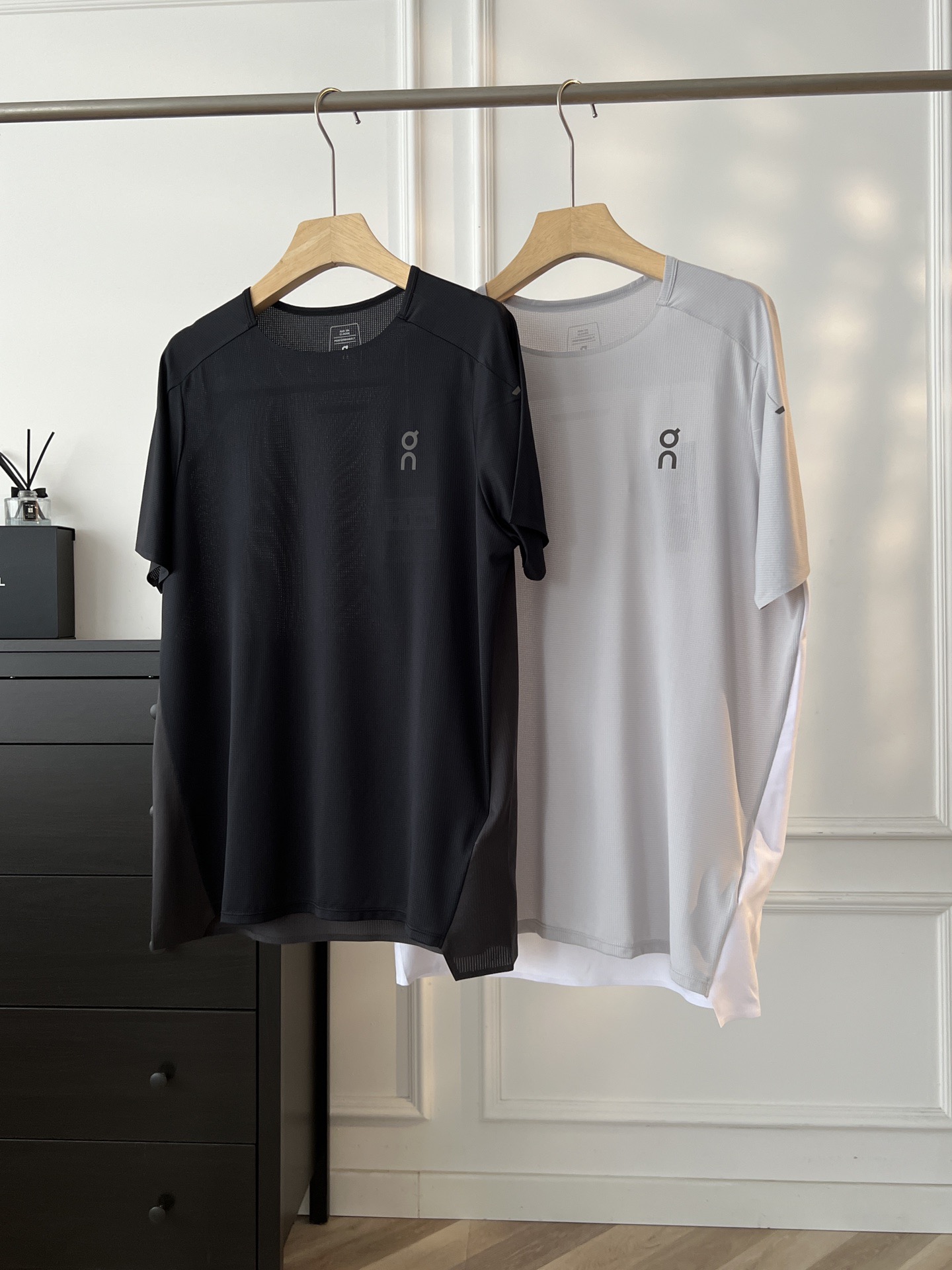 付款减库存156件！巨复杂！！大爆款！O/n昂跑 Performsnce-T 3 运动跑步T恤  拼肩短袖