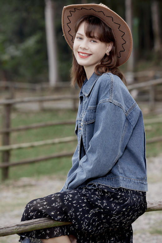 【百图lulu定制】【旷野牛仔外套】经典复古 翻领 长袖牛仔外套 商品图5