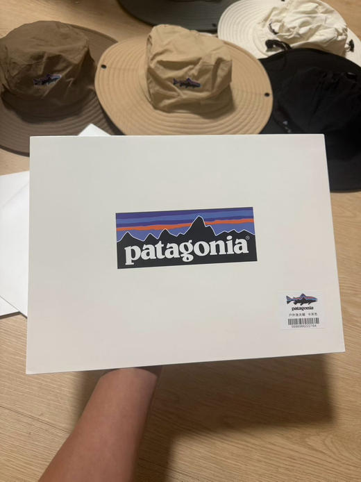 原单正品巴塔渔夫帽！代购200➕，六色可选

颜色：黑色，灰色，米白，驼色，卡其，军绿

尺寸：帽檐8公分，头围56一59

代购200➕ 商品图13