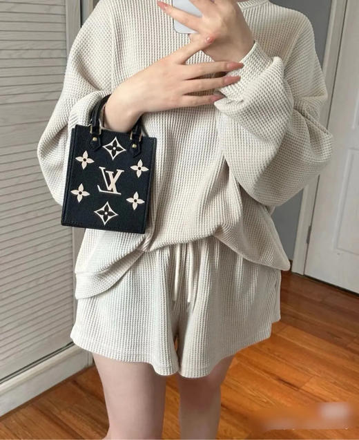 LV 黑白压纹 牛皮 mini 琴谱包 商品图3