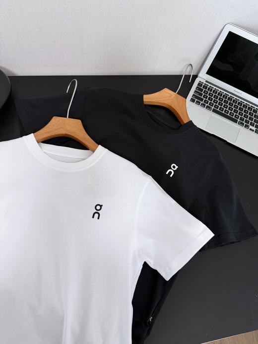 点此购买 On昂跑Club春夏季男女款泼墨印花短袖T恤 bk 341488 商品图13