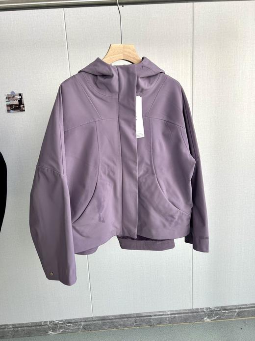 点此购买 Lulu春秋季女士背部抽绳收腰内里防风防雨软壳雨衣夹克 zc 341535 商品图1