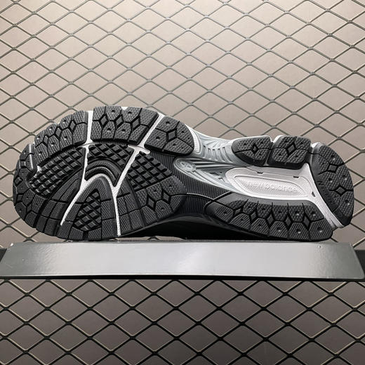 春季特惠💰470 纯原版本 # New Balance 新百伦 M2002R 复古休闲跑步鞋 商品图4