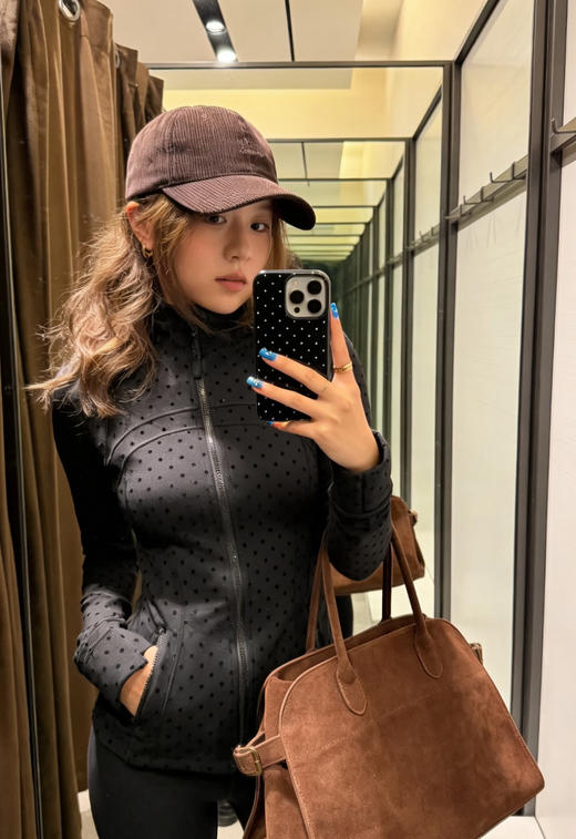 点此购买 Lululemon露露春秋季面料植绒波点女士运动夹克常规款外套 ggd 341567 商品图4