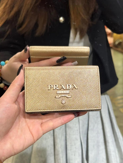 Prada 香槟金 短款 十字纹牛皮 卡包 商品图2