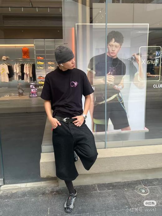 一店d 𝐎𝐧 𝐆𝐫𝐚𝐩𝐡𝐢𝐜两大系列情侣短袖 面料舒适体感轻盈 跑步爱好者们Z爱的本命神tee 商品图4