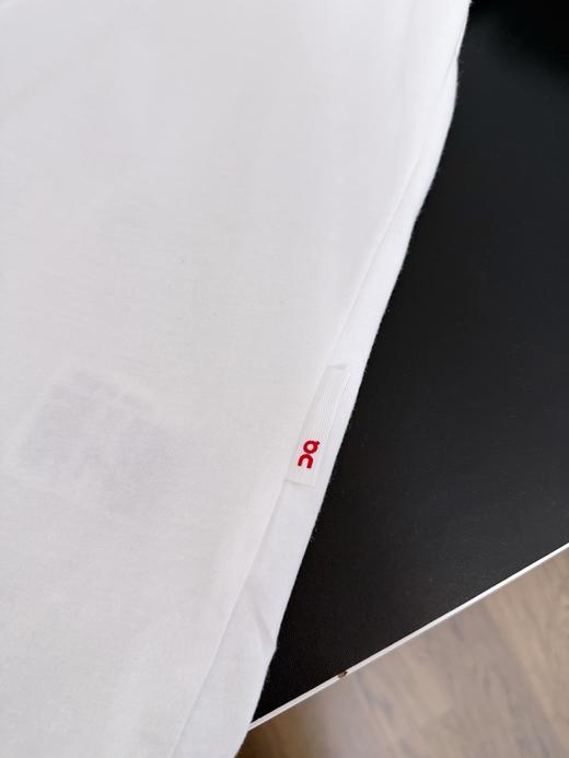 点此购买 On昂跑春秋季男女款马年限定长袖T恤 bk 341499 商品图11