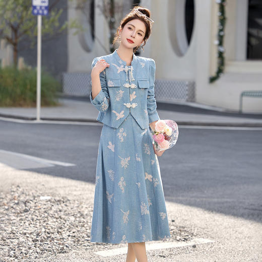 2026春季新款新中式蓝色花卉套装女立领盘扣气质减龄中长裙两件套YQH6111 商品图2