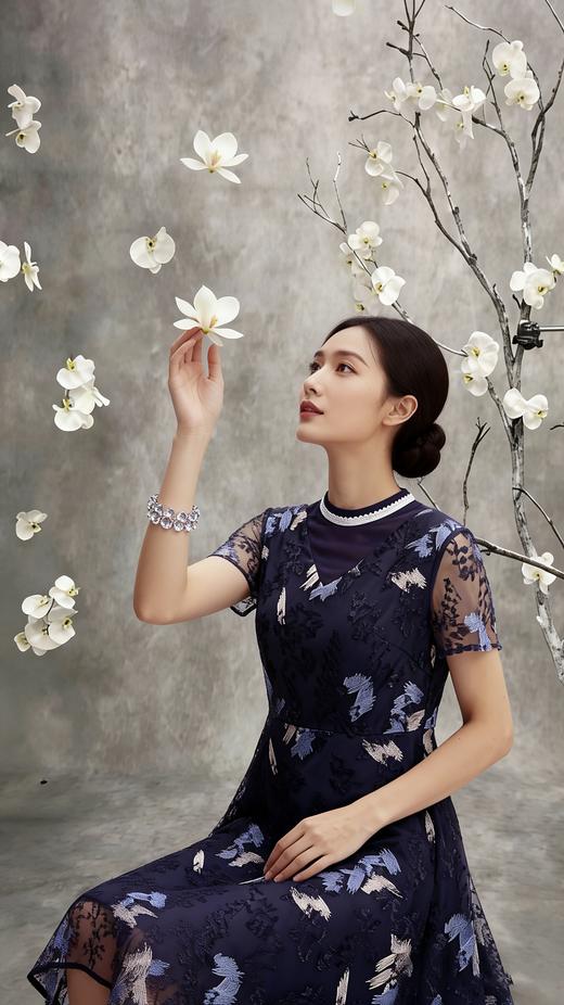 HJ2S50_黛蓝色_连衣裙_四季_优雅复古撞色网纱刺绣圆领收腰显瘦中裙_高级女装_BERNIEELEN 伯妮斯茵 商品图1