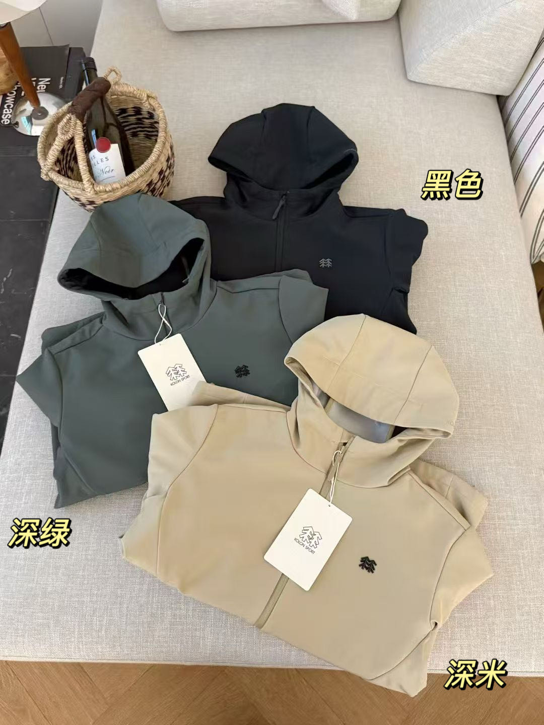 点此购买 可隆春秋季男士户外连帽拉绒软壳夹克 zc 341553