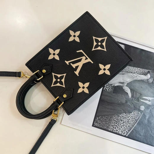 LV 黑白压纹 牛皮 mini 琴谱包 商品图1