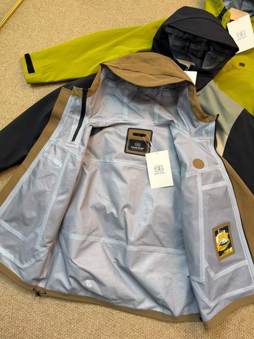 点此购买 可隆春秋季男士3L防水夹克冲锋衣 zc 341547 商品图12