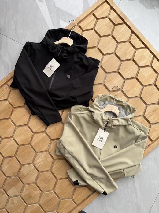 点此购买 可隆春秋季男女款防泼水户外休闲防风徒步外套 LL 341480 商品图7