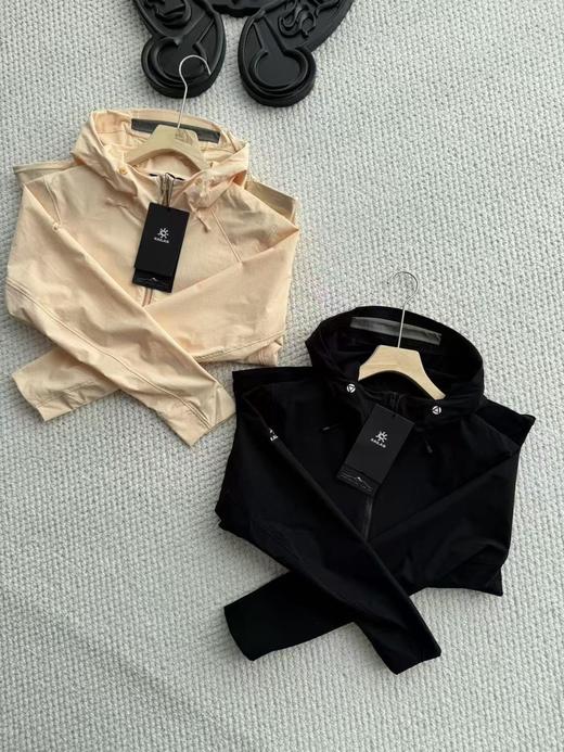 【ss1】女士新款运动休闲连帽软壳冲锋外套！！ 商品图1