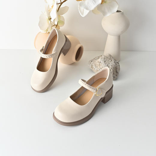 经典鲨2026年春专柜新品百搭圆头中粗跟日常通勤气质单鞋女KW163-617051 商品图2