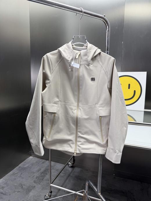 点此购买 可隆风脊石墨烯男女款防泼水防风软壳夹克外套 ss 341532 商品图2