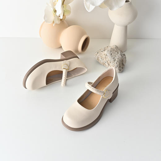 经典鲨2026年春专柜新品百搭圆头中粗跟日常通勤气质单鞋女KW163-617051 商品图3