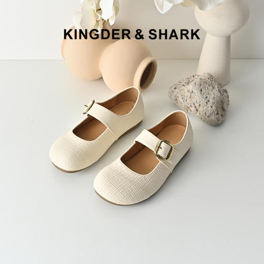 经典鲨2026年春季专柜新品纯色百搭圆头浅口软底通勤单鞋女KW392-617031 商品图0